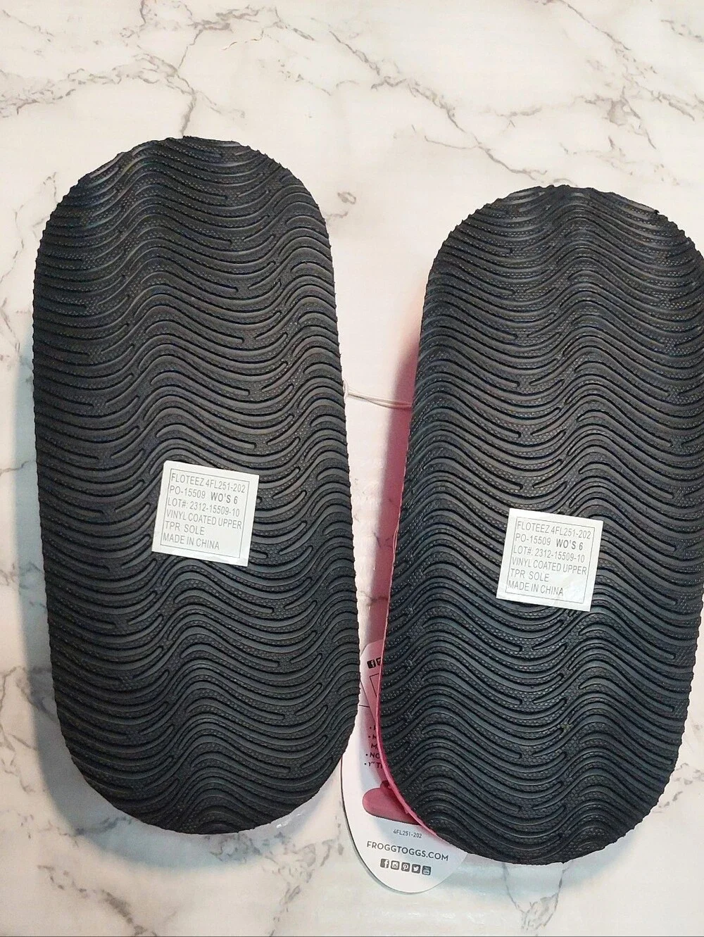 NWT Frogg Toggs Floateez Pool Float Pink Flip Flops, Size 6